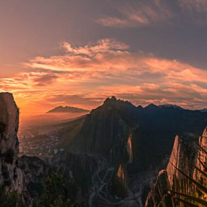 Montañas cielo amanecer nubes. El Nido