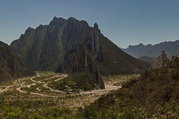 Montañas cielo azul. La Huasteca