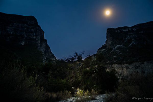 Luna montaña matorrales. La Luna hacia San Judas