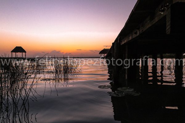 Amanecer embarcadero Laguna 7 colores. Venta fotografia Bacalar