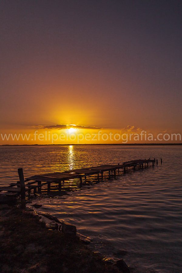 Muelle Amanecer laguna 7 colores. Amanecer muelle Bacalar