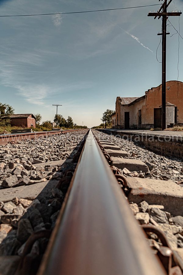 Vias de tren a ras. Vias de tren