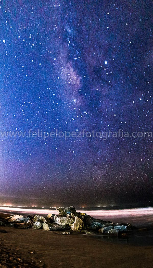 Rocas playa mar via lactea. Via Lactea playa