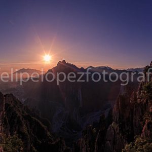 Montañas, sol, cielo. Nido de los Aguiluchos