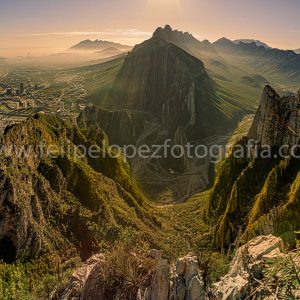 Montañas La Huasteca Cerro de la SIlla Cañon de los Ballesteros. Amanecer Regio.