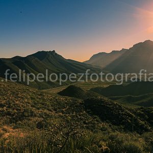 Sol montañas cielo. Amanecer La Mota