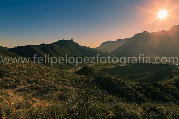 Sol montañas cielo. Amanecer La Mota