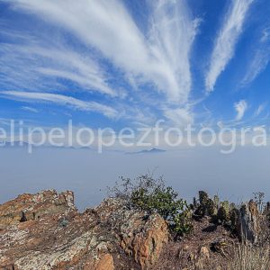 Montaña cielo azul nubes neblina. Las cumbres del Fraile.