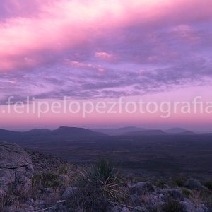 Amanecer nubes montañas. Alba en La Popa