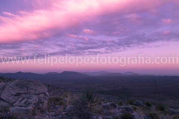 Amanecer nubes montañas. Alba en La Popa