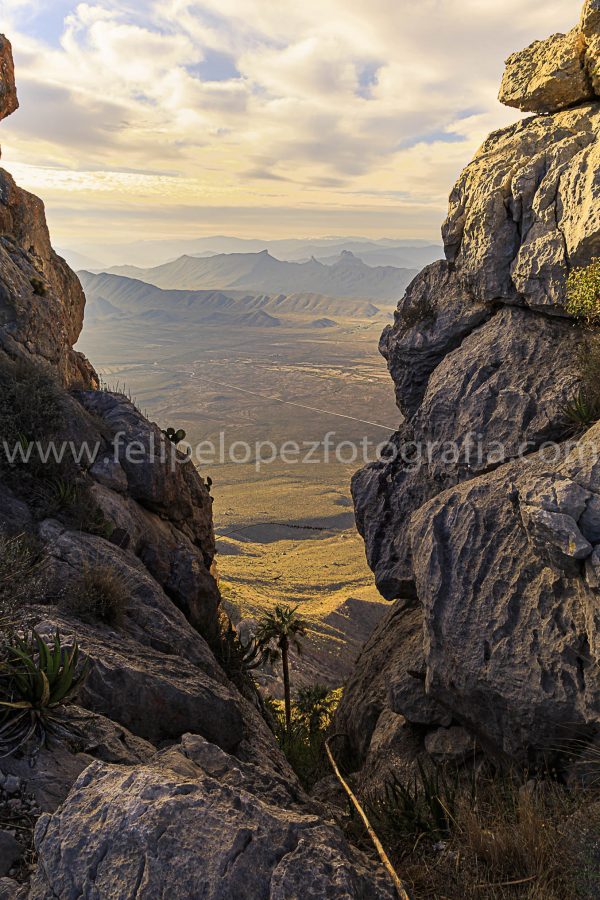 Rocas nubes, montañas. Rocas hacia el Valle.