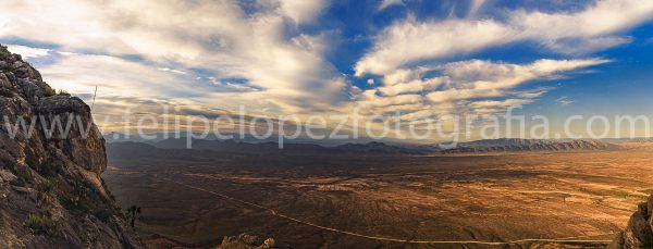 Nubes cielo azul montaña valle. Viendo el Valle.