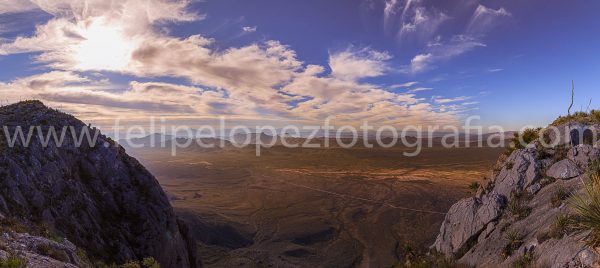 Montaña valle cielo azul nubes. El gran Valle.