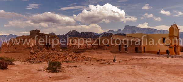 Ruinas iglesia cielo nubes montañas. Ex Hacienda del Muerto