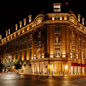 Edificio cantera nocturna luz artificial. Gran Hotel Ancira.