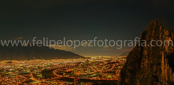 Montañas noche ciudad luces. PV1 Cd de las Montañas.