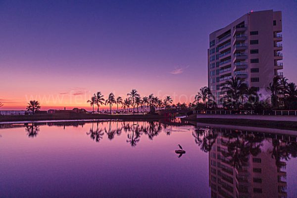 Atardecer reflejo construccion. Atardecer en Nvo Vallarta.