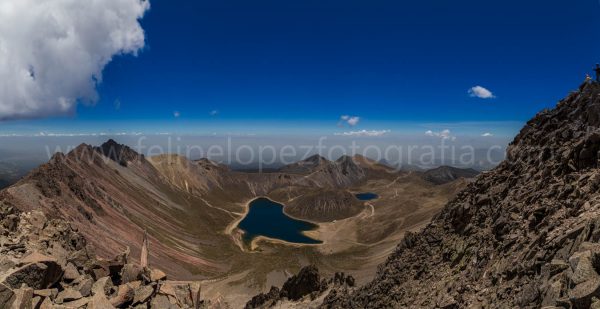 Crater Volcan Montaña Laguna CIelo Azul Nubes. Pico del Fraile.