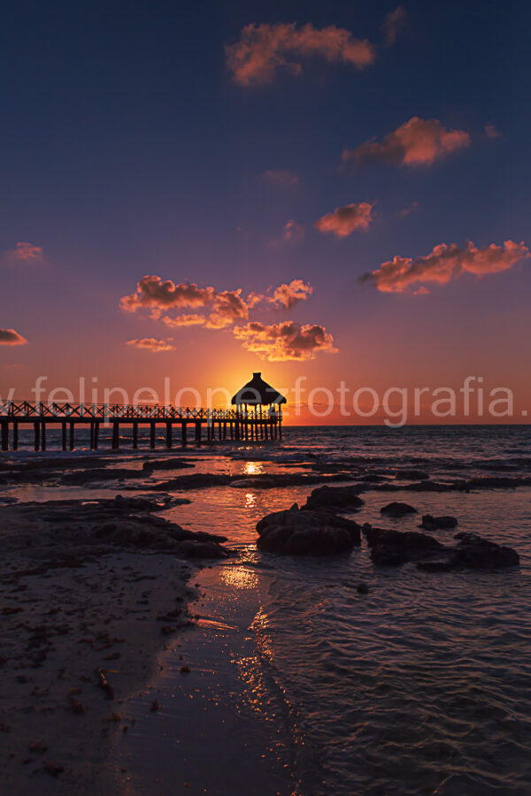 sol, nubes, amanecer, mar. Sol sobre palaba.