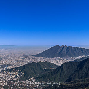 montaña, cielo azul, ciudad, arboles. La Silla.