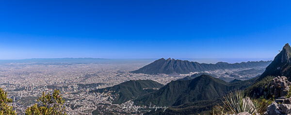 montaña, cielo azul, ciudad, arboles. La Silla.