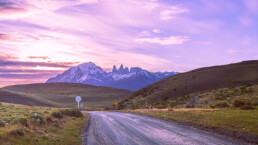 monta&ntilde;a, torres del paine, atardecer, camino, pradera, vegetacion, nubes blancas.