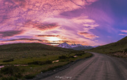 monta&ntilde;a, torres del paine, atardecer,, pradera, vegetacion, nubes blancas.